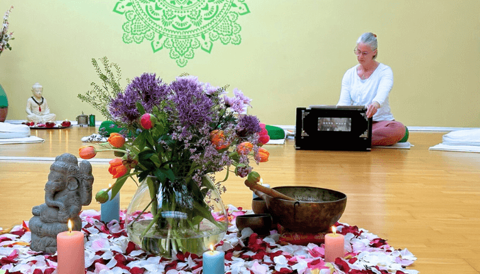 Tiefenentspannung im Rundum Yoga-Studio.