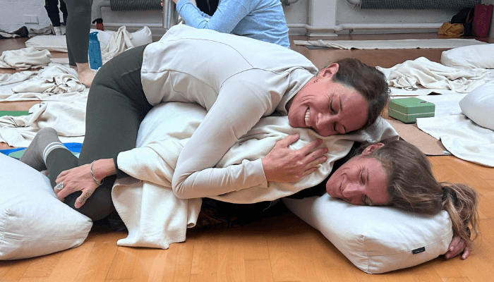 Herzensmoment bei der RYS 200h Multistyle Yogalehrer Ausbildung