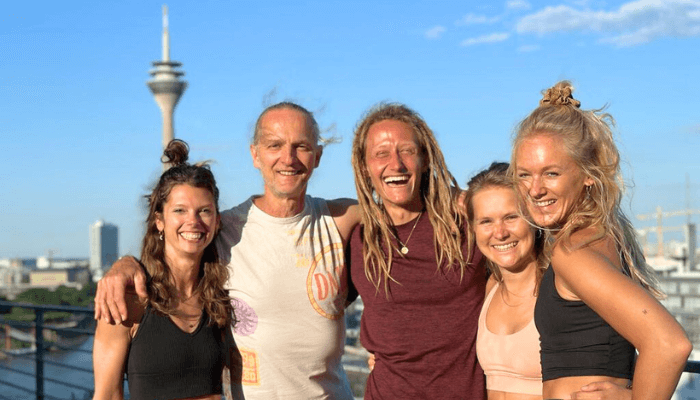 Rooftop Yoga mit Robin Straeter und Rundum Yogis