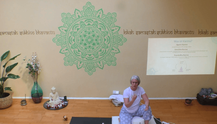 Vortrag Karma Yoga Nicole Barlau Vortrag Karma Yoga Nicole Barlau