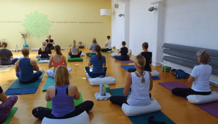 Yogaunterricht im Studio unterbilk Yogaunterricht im Studio unterbilk